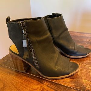 LAST CHANCE: Open-toe and open-heel black booties!